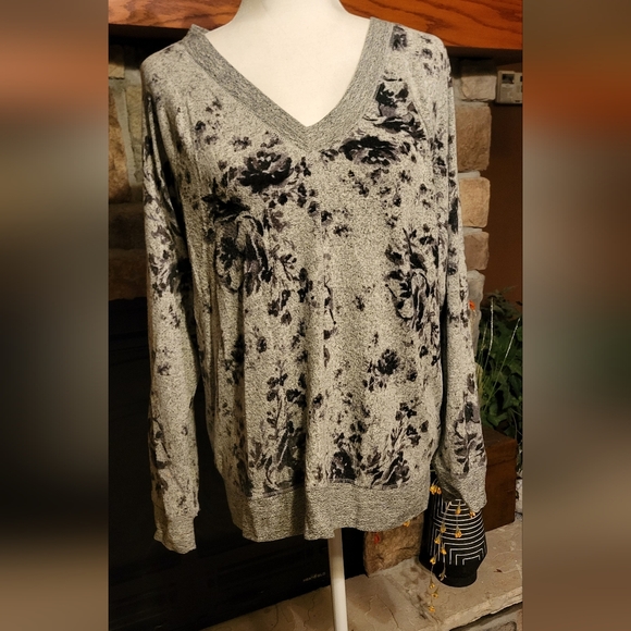 Maurices Black and Gray Floral V-Neck Sweater - Picture 8 of 12